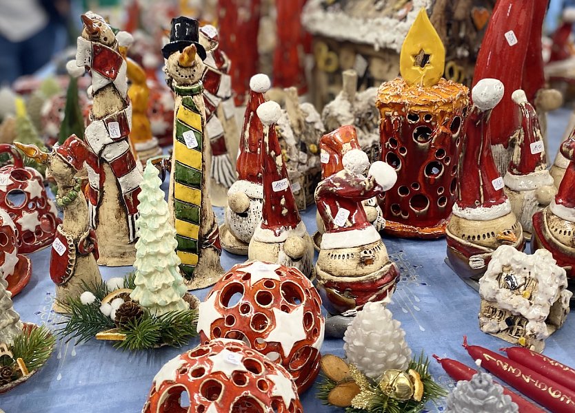 Festliche Keramik aus den Nordthüringer Werkstätten (Foto: Y.Reichardt) Festliche Keramik aus den Nordthüringer Werkstätten (Foto: Y.Reichardt)