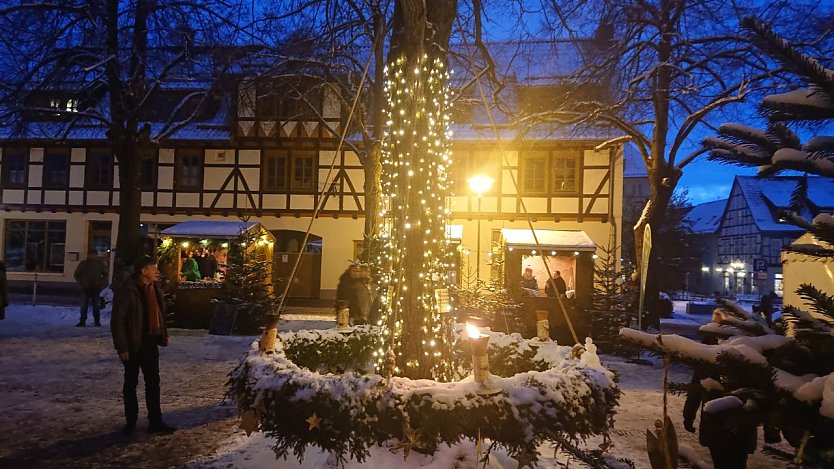 Das erste Licht wurde vor St. Blasii schon angez&uuml;ndet (Foto: agl)