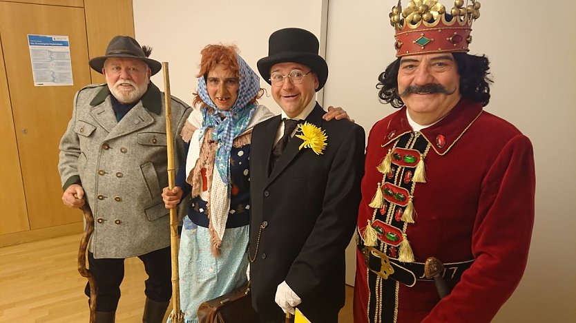 Rolandgruppe Backstage - der erste kurze Auftritt f&uuml;r den "neuen" Zwanziger ging gut &uuml;ber die B&uuml;hne (Foto: agl)