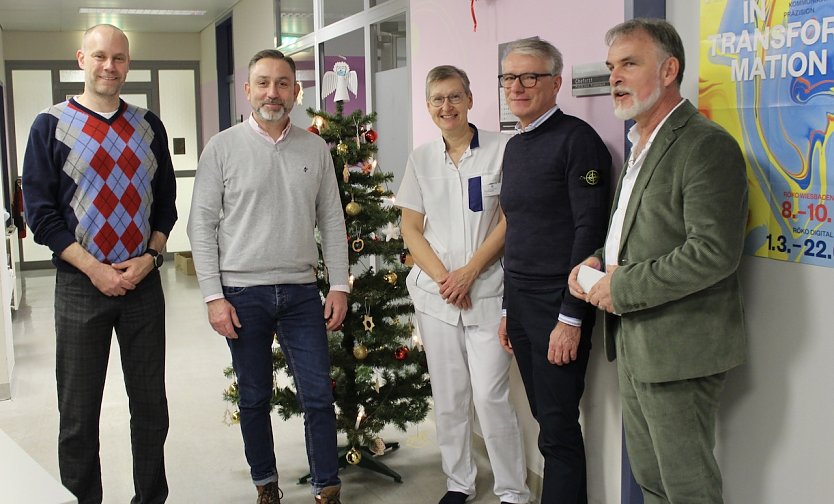 Danksagung im Hufeland Klinikum in Bad Langensalza: Michael Puderbach, Matthias Reinz, Schwester Petra aus der Radiologie, Jens Kopp und Harald Zanker (v.l.n.r.) (Foto: Eva Maria Wiegand)