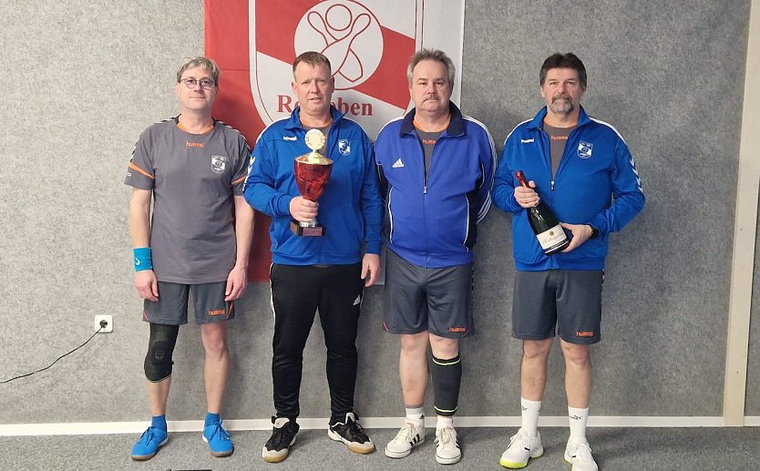 Die Roßleben Seniroen-Kegler (v.l.n.r.: Schröder, Gensch, Herzau, Arnold) (Foto: Herzau) Die Roßleben Seniroen-Kegler (v.l.n.r.: Schröder, Gensch, Herzau, Arnold) (Foto: Herzau)