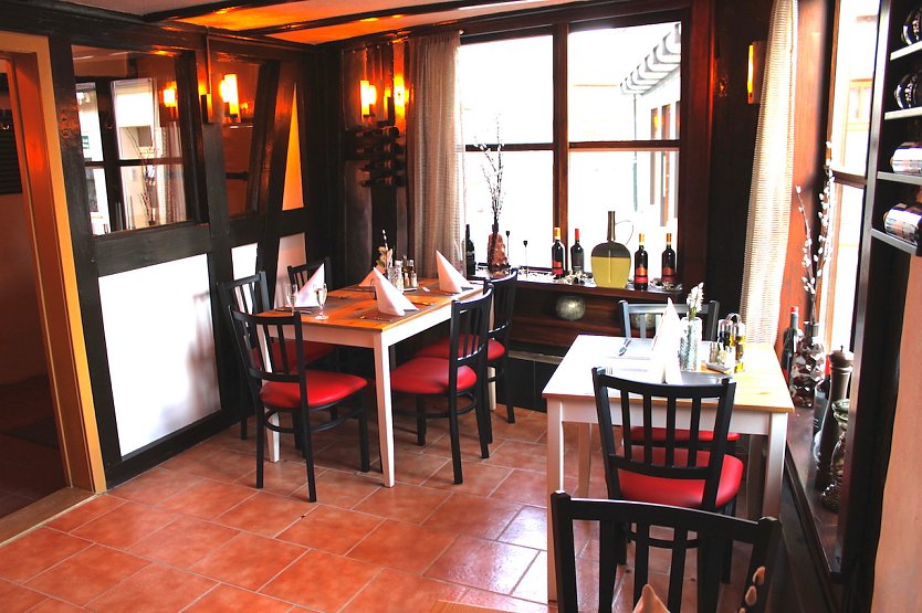 Gem&uuml;tliche Gastlichkeit hinter historischen Mauern direkt an der Langensalzaer Marktkirche (Foto: Eva Maria Wiegand)