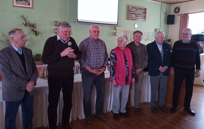 Dem Vorstand der Vereinigung der Landsenioren geh&ouml;ren an, von links: Winfried Wilhelm, Manfred Birkefeld, Volker Schmidt, Margit Schulze, Peter Roick, Herbert Weschcke, Volker Schulze. Nicht mit im Bild ist Vorstandsmitglied Heidrun Neumeyer. (Foto: Kurt Frank)