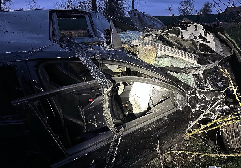 Schwerer Unfall auf der B249 Rockensu&szlig;ra  (Foto: Feuerwehr/ Silvio Dietzel)