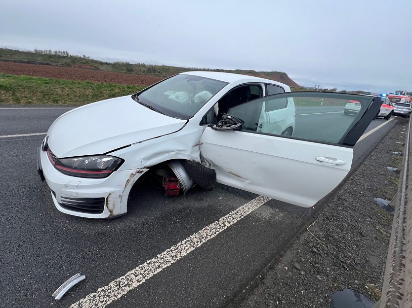 Verkehrsunfall auf der B4 (Foto: S. Dietzel)