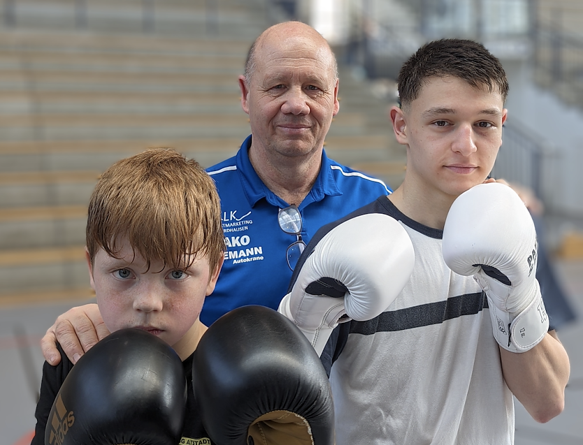 Noro Mhez und Emil Karl mit Trainer Scherfling (Foto: BSG Altstadt 05)