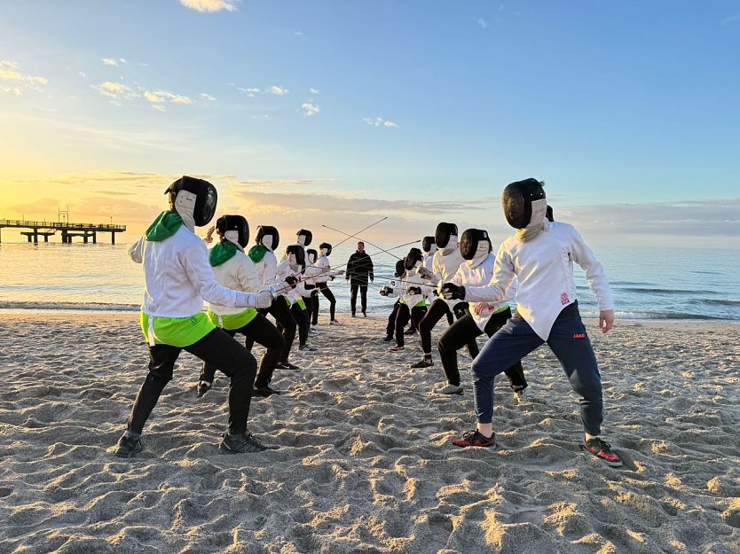 Die Nordh&auml;user Fechter an der See (Foto: Susanne Nikoleizig)