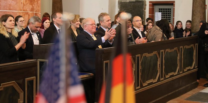 In der Blasiikirche kamen gestern auf Einladung des Humboldt-Gymnasiums drei Nationen zusammen (Foto: agl)