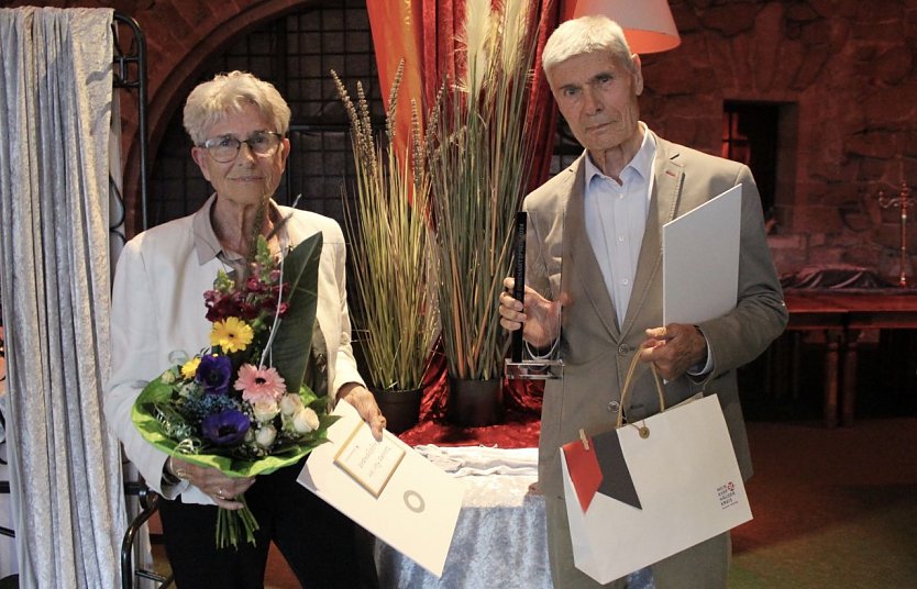 Barbara Ritsch und Dr. Eberhard Ritsch erhalten den Ehrenamtspreis für ihre langjährige Arbeit für den "Weißen Ring" (Foto: Eva Maria Wiegand)