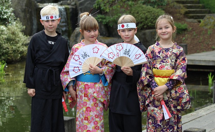 Till, Emma, Piet und Frieda: alte und neue Prinzenpaare friedlich vereint (Foto: Eva Maria Wiegand)