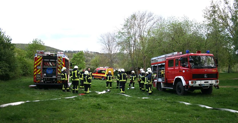 Feuerwehr&uuml;bung am Stausee Kelbra (Foto: Ulrich Reinboth)