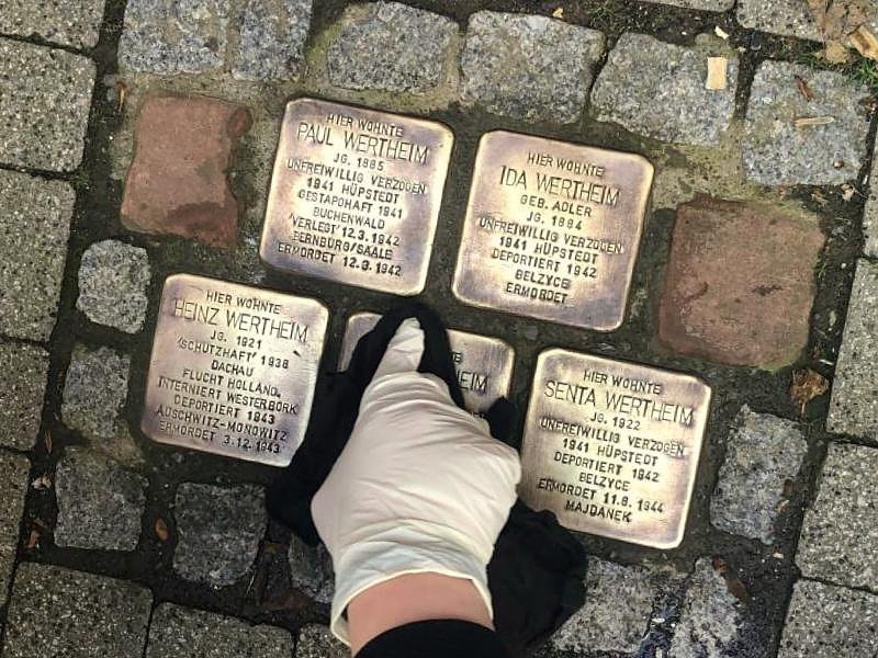 Die Aktion "Stolpersteine putzen" war ein voller Erfolg (Foto: Evangelischer Kirchenkreis S&uuml;dharz)