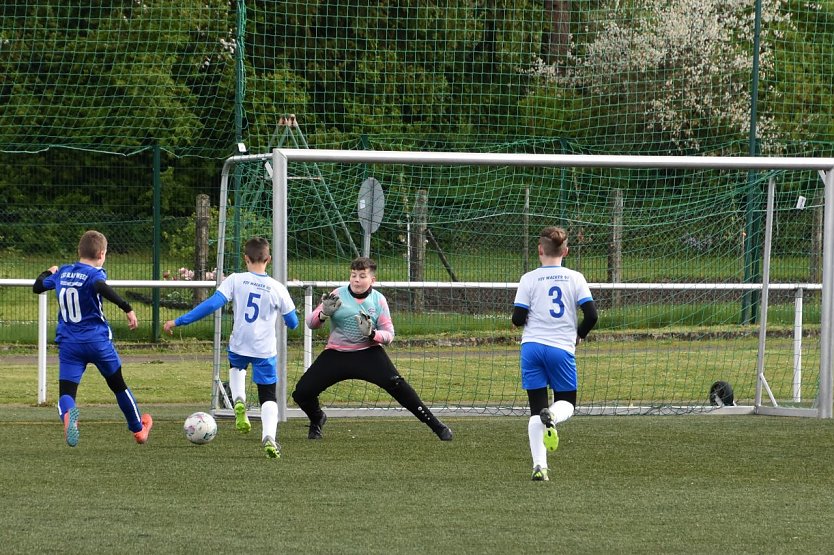 Mit Kantersieg zur Tabellenf&uuml;hrung (Foto: Claudia Mi&szlig;bach)