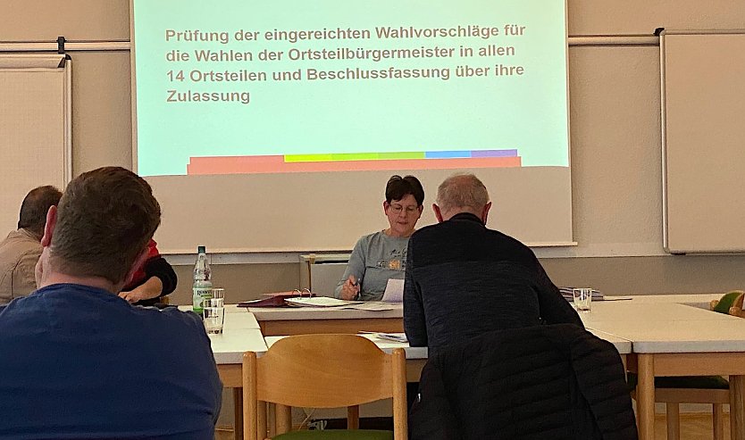 Amtliche &Uuml;berpr&uuml;fung der Wahlvorschl&auml;ge gestern im KKZ (Foto: emw)