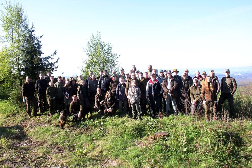 B&auml;ume im Ellricher Stadtwald gepflanzt (Foto: privat)
