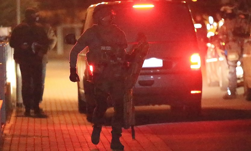 SEK-Einsatz heute Nacht in Nordhausen (Foto: S.Dietzel) SEK-Einsatz heute Nacht in Nordhausen (Foto: S.Dietzel)