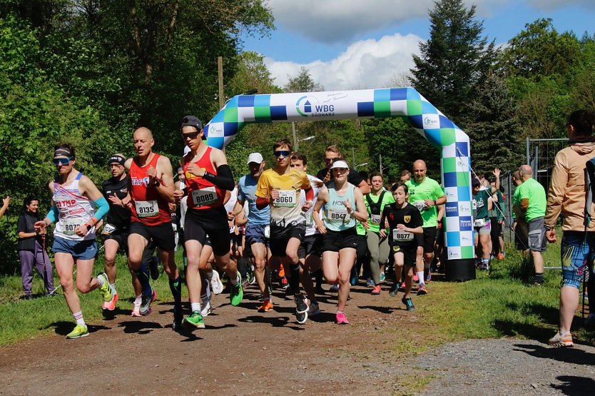 In Ilfeld startete man auf die 8-Kilometer Strecke heute am Sch&uuml;tzenhaus (Foto: agl)