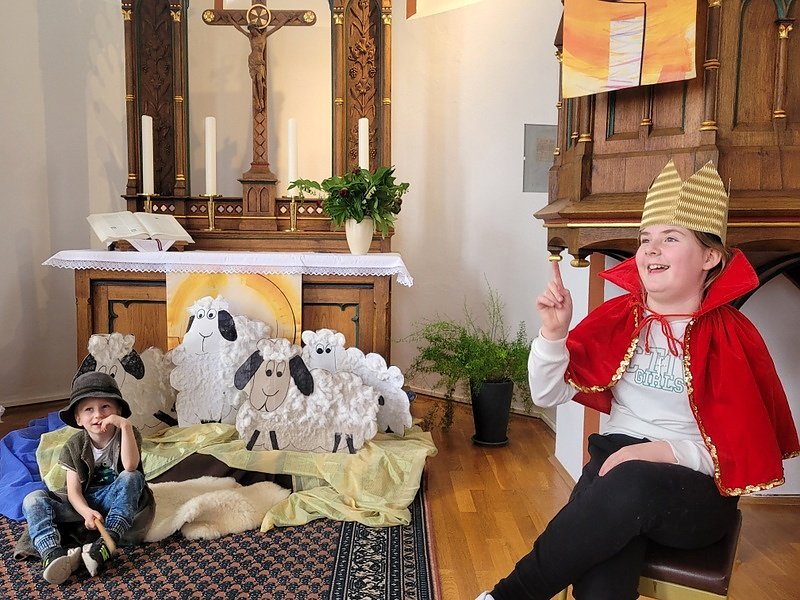 Carl Quellmalz und Hannah Florsch&uuml;tz beim Anspiel zu David/Alexandra Kunze (Foto: R.Englert)