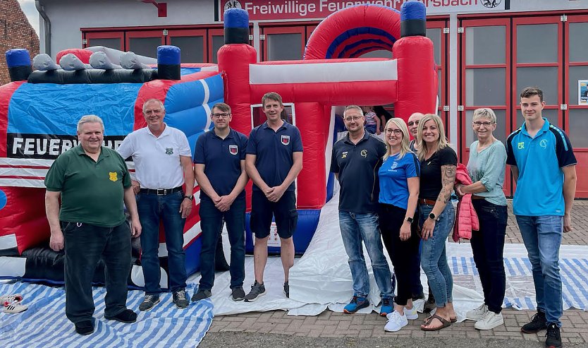 G&ouml;rsbach h&uuml;pft und alle halfen mit (Foto: Maria Alert)