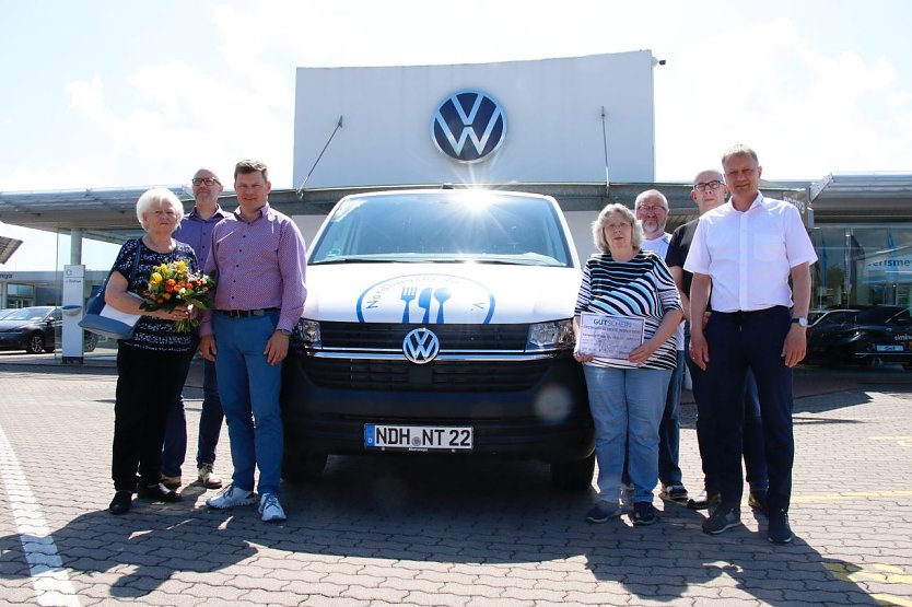 Dank vielf&auml;ltiger Unterst&uuml;tzung konnte die Nordh&auml;user Tafel heute ihren neuen Transporter &uuml;bernehmen (Foto: agl)
