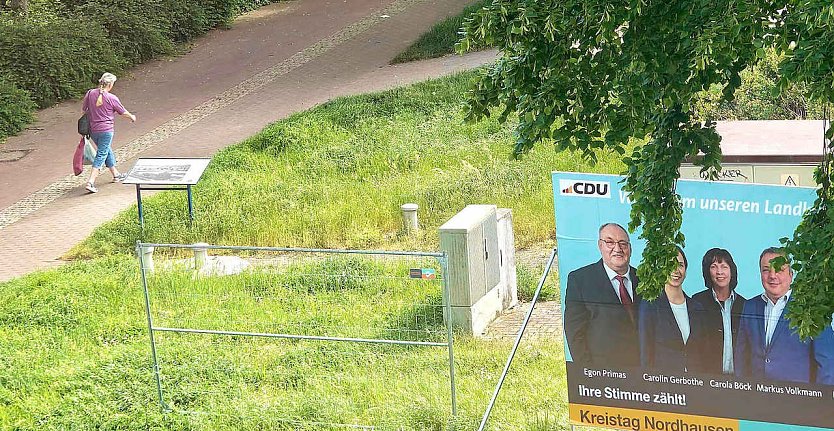 Über Nacht ist ein Großplakat zur Kommunalwahl verschwunden (Foto: Peter Blei) Über Nacht ist ein Großplakat zur Kommunalwahl verschwunden (Foto: Peter Blei)