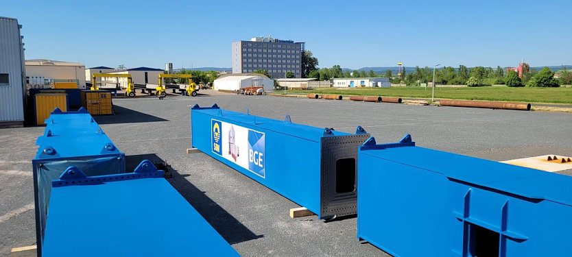 Probeaufbau für das Unterteil des Turms (Foto: Schachtbau Nordhausen) Probeaufbau für das Unterteil des Turms (Foto: Schachtbau Nordhausen)