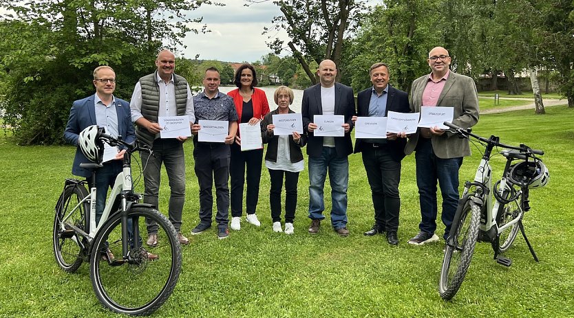 Die Vereinbarung f&uuml;r einen neuen Streckenabschnitt der wichtigen Nord-S&uuml;d-Verbindung zwischen dem Unstrut-Radweg und dem Unstrut-Werra-Radweg wurde unterzeichnet (Foto: LRA Kyffh&auml;userkreis)