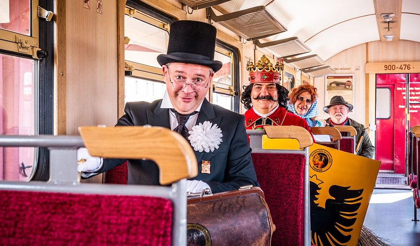 Die Rolandgruppe reist mit der Bahn an (Foto: &copy;Christian Schelauske)