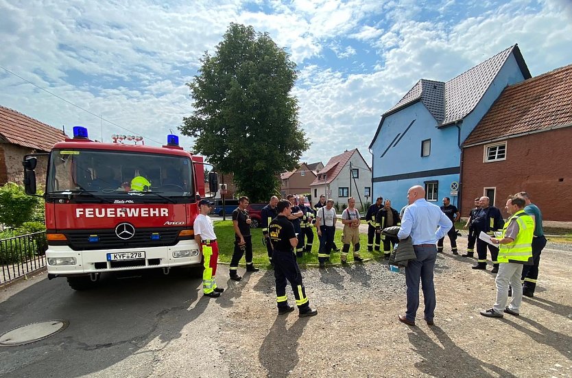 Unangek&uuml;ndigte Feuerwehr&uuml;bung im Kindergarten "Dorfspatzen" in Hohenebra (Foto: Janine Skara)