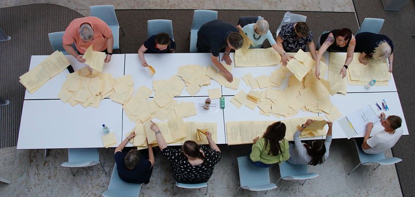 Ausz&auml;hlung im Nordh&auml;user Rathaus (Foto: nnz)