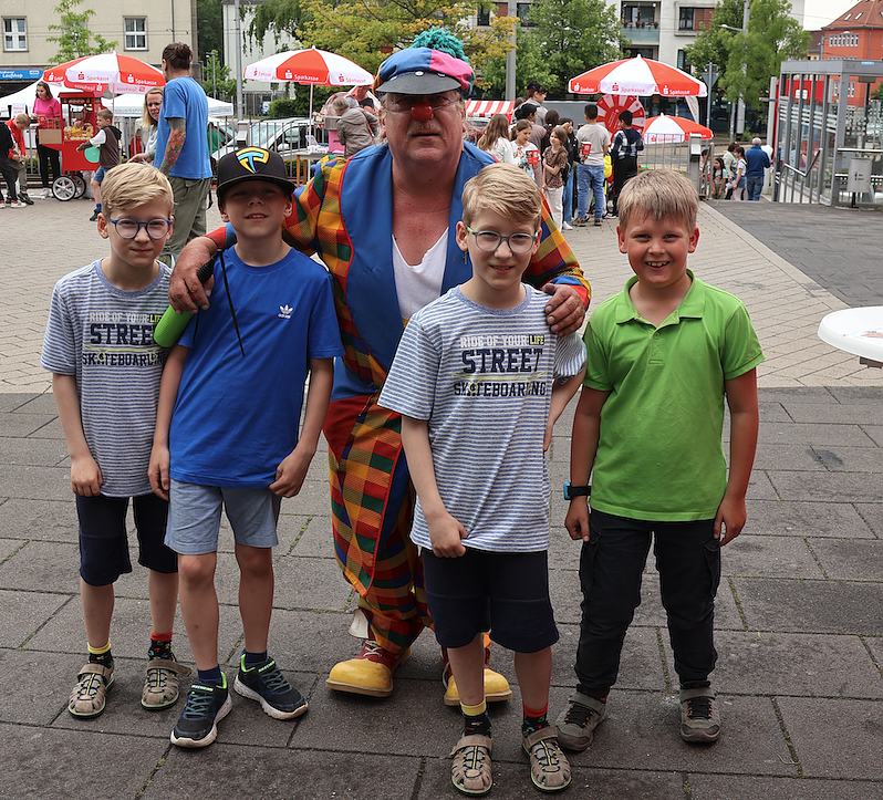 Wenn Knax ruft kommt nat&uuml;rlich auch der Clown - am kommenden Mittwoch wird bei der Sparkasse wieder Kinderfest gefeiert (Foto: Kreissparkasse Nordhausen)