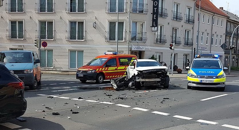 Kreuzungscrash am Vormittag (Foto: S.Dietzel)