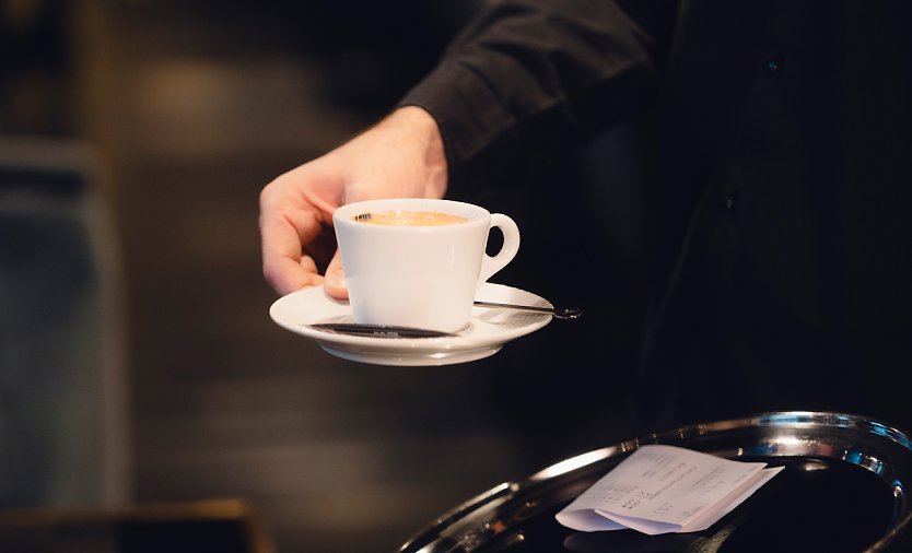 Mal eben ein paar Euro nebenbei verdienen: Aber Mini-Jobber machen keine Arbeit 2. Klasse, sagt die Gewerkschaft NGG Th&uuml;ringen. Sie sollten darauf achten, nicht &uuml;ber den Tisch gezogen zu werden � schon gar nicht beim Lohn.  (Foto: NGG | Tobias Seifert)