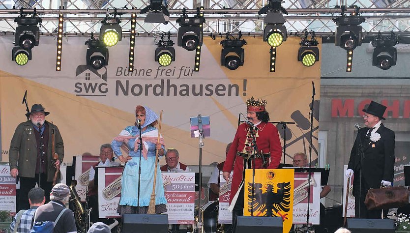 Die Rolangruppe bei der traditionellen Er&ouml;ffnung (Foto: P.Blei)