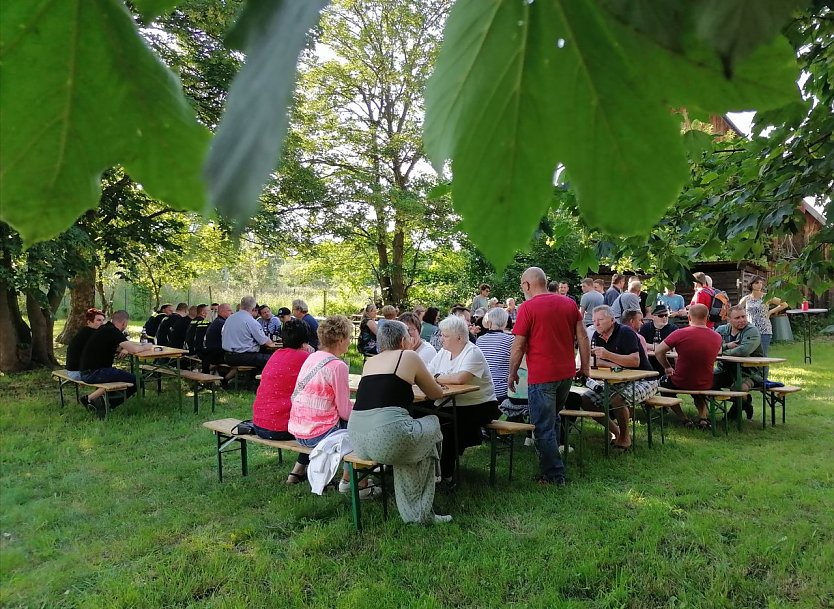 Das "Dorfretter-Fest" in Sundhausen (Foto: Diana Kupfer) Das "Dorfretter-Fest" in Sundhausen (Foto: Diana Kupfer)