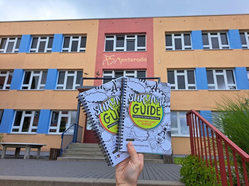 Gut vorbereitet f&uuml;r das neue Schuljahr mit dem kostenlosen Schulplaner (Foto: Pressestelle Landratsamt)