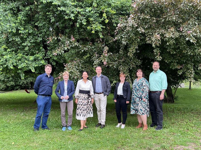 Teilnehmende des Nachtreffens der DFG-Delegationsreise an der Hochschule Nordhausen diskutieren zuk&uuml;nftige Forschungskooperationen (Foto: HSN)