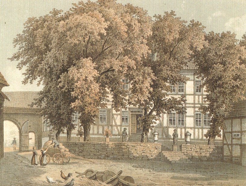 Vorgelagerter H&uuml;gel, hinter dem sich der Vierseitenhof Utterode verbirgt  (Foto: H.Kneffel)