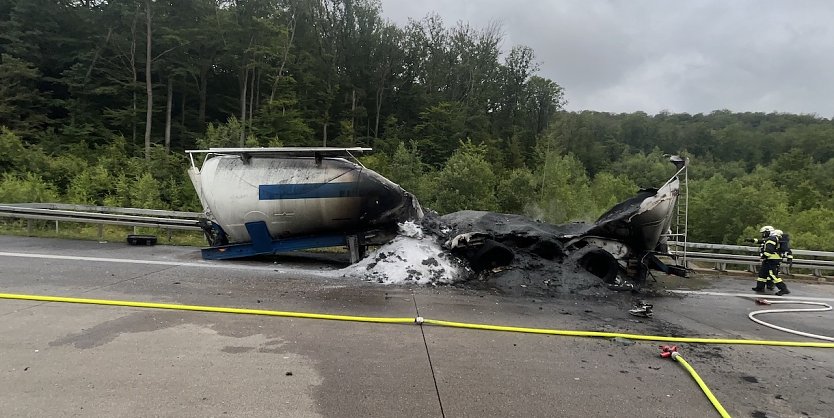Brand eines Silowagens auf der Autobahn 4 (Foto: Autobahnpolizei)