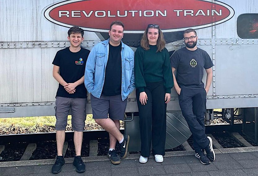 Kinder- und Jugendparlament vor dem Revolutin Train in Nordhausen (Foto: Fabian Dankemeyer)