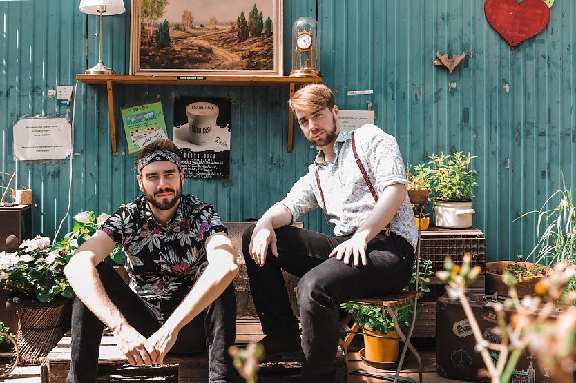 Gut gelaunt geht es im Arboretum freitags weiter durch den Juli (Foto: Kulturamt LSZ) Gut gelaunt geht es im Arboretum freitags weiter durch den Juli (Foto: Kulturamt LSZ)