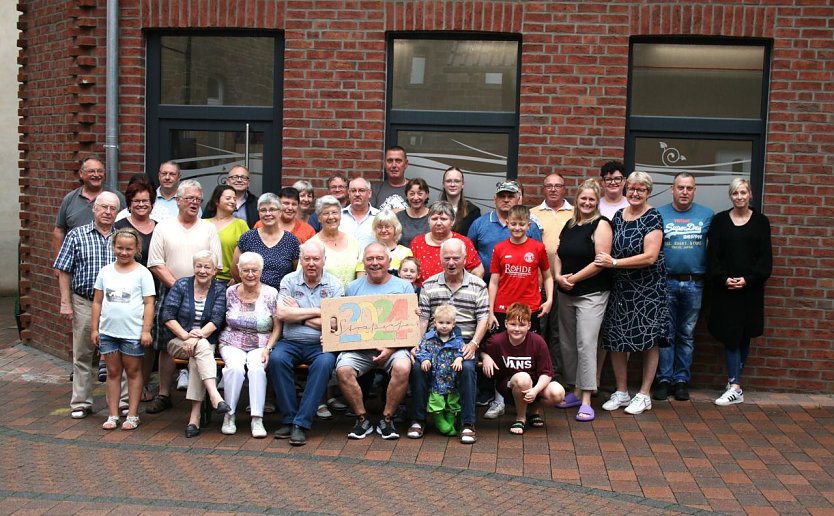 30. Straßenfest in der Bornstraße (Foto: Ulrich Reinboth) 30. Straßenfest in der Bornstraße (Foto: Ulrich Reinboth)