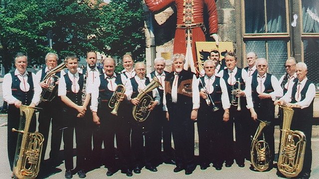 Die Wendezeit gut &uuml;berstanden: Das Blasmusikorchester im Jahre 1993 (Foto: T.Mehlis)