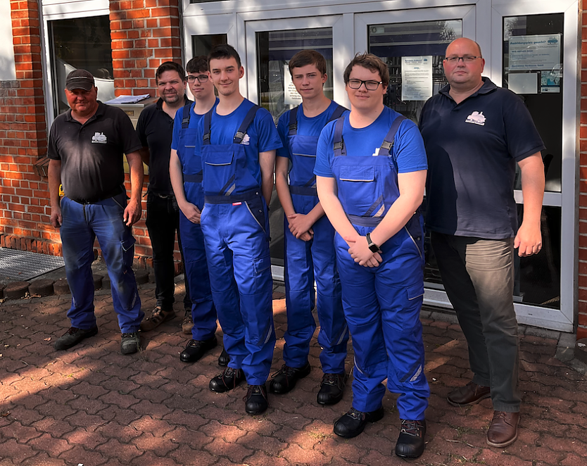 Neue Azubis beim Apparatebau (Foto: Apparatebau Nordhausen )