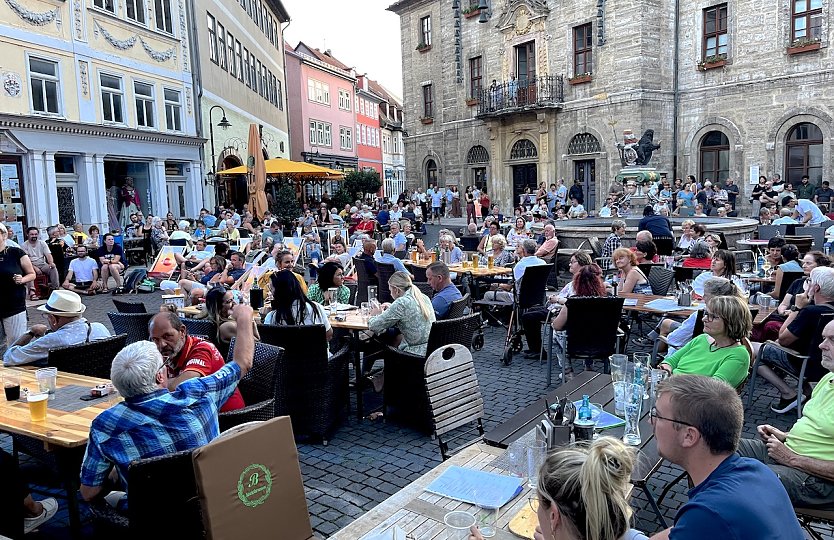 Ungewohntes Bild vor dem Bad Langensalzaer Rathaus (Foto: Eva Maria Wiegand)