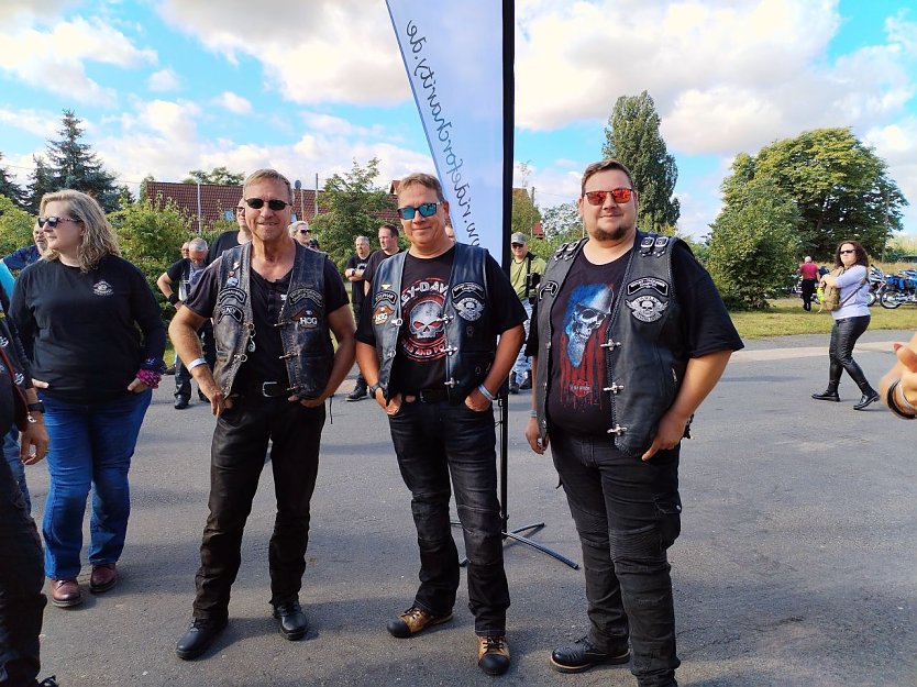 Wir machen Wald - vergangenes Wochenende trafen sich Motorradfahrer um f&uuml;r die gute Sache Gas zu geben (Foto: Cornelia Wilhelm)