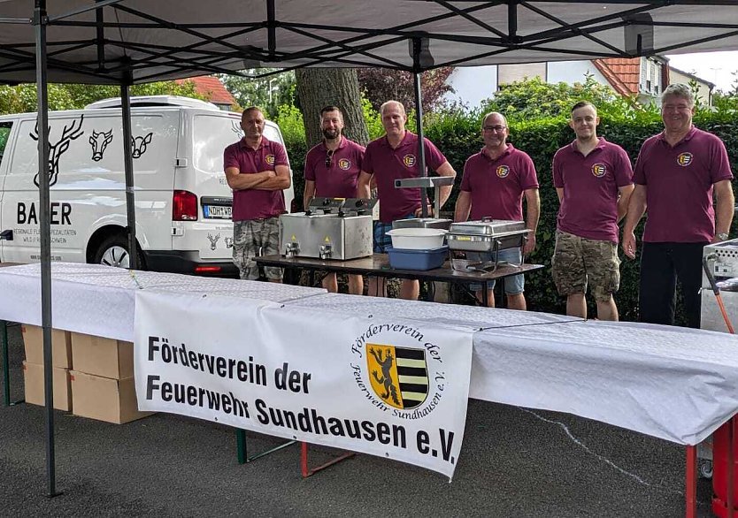 reiwillige Feuerwehr und Förderverein in Sundhausen im Einsatz (Foto: Stadtverwaltung Nordhausen) reiwillige Feuerwehr und Förderverein in Sundhausen im Einsatz (Foto: Stadtverwaltung Nordhausen)