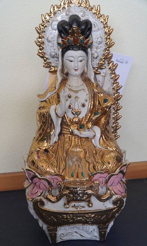 Gefundene Porzellanfigur (Foto: Polizei) Gefundene Porzellanfigur (Foto: Polizei)