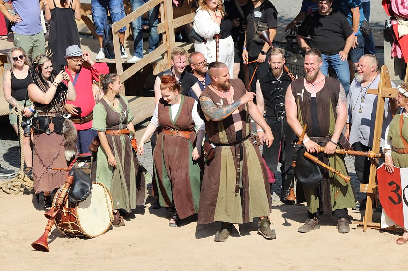 Es geht wieder los! Er&ouml;ffnungsfeier auf dem T&ouml;pfermarkt (Foto: Eva Maria Wiegand)
