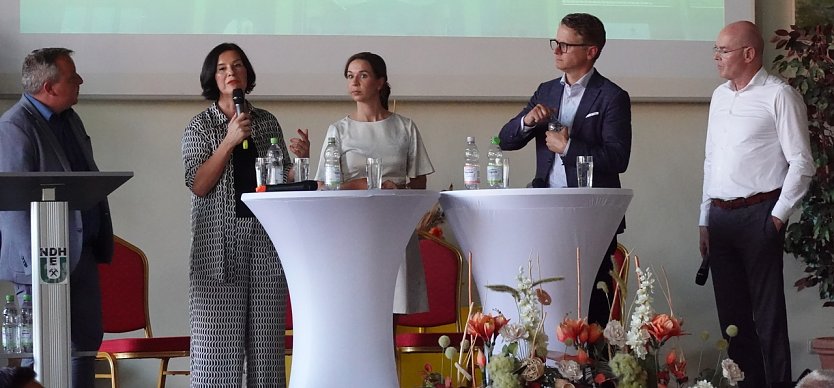 Von links: Markus Volkmann, Colette Boos-John, Carolin Gerbothe, Carsten Linnemann und Andreas Krey (Foto: nnz)